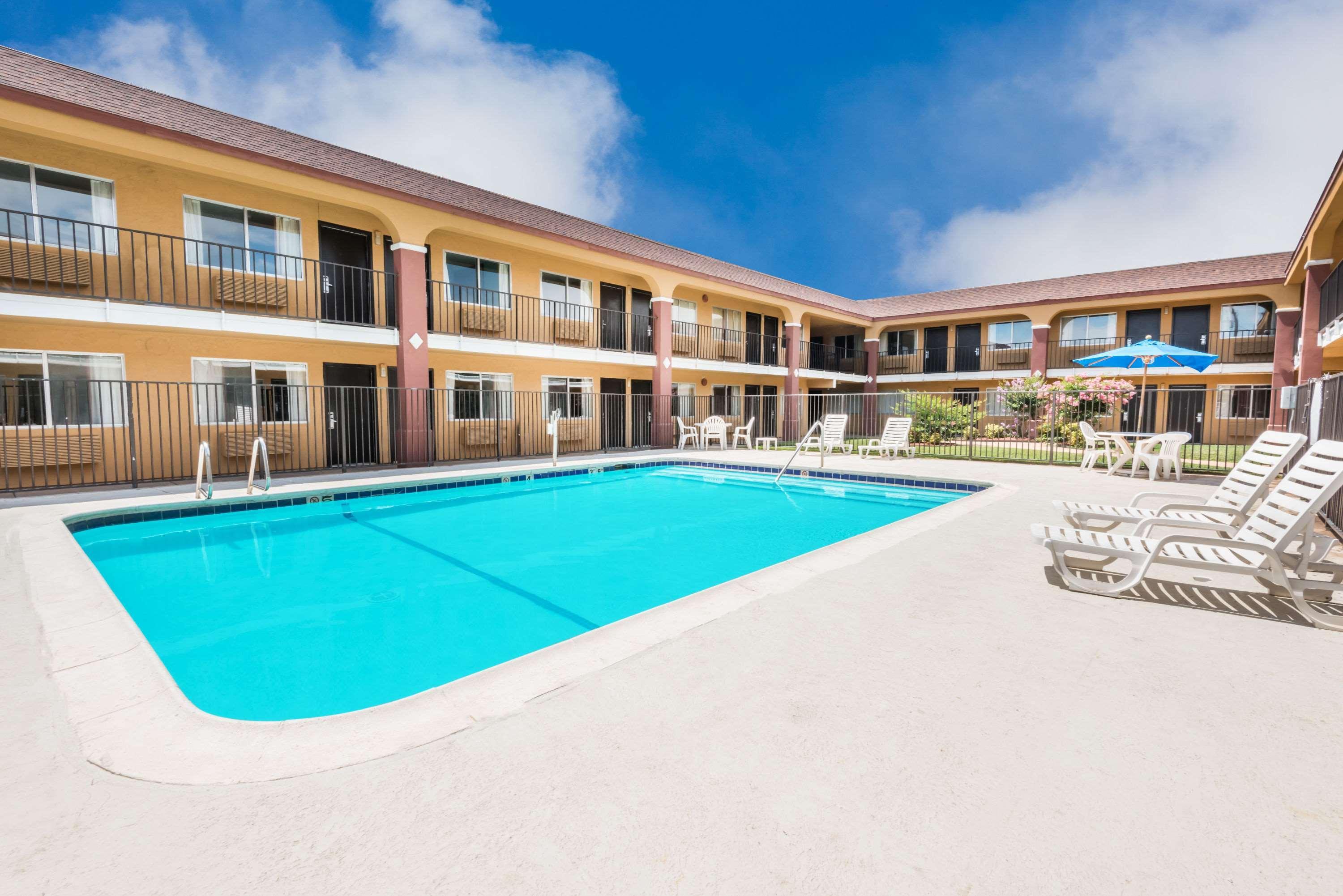 Super 8 By Wyndham Midwest City Ok Exterior photo